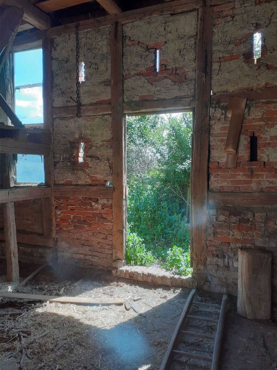 Threshold in the barn